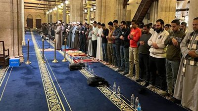 آلاف المصلين يؤدون العشاء ‏والتراويح ‏بالجامع الأزهر