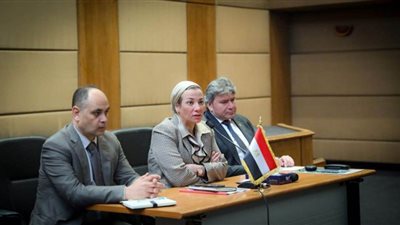 وزيرة البيئة تبحث آليات تسهيل الانتقال للعاصمة الإدارية الجديدة
