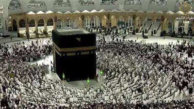 صلاة العشاء والتراويح من الحرم المكي (بث مباشر)