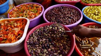 المخللات على الإفطار خطر كبير على الشرايين والقلب