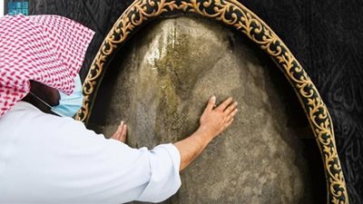 شكل الحجر الأسود يوم القيامة 
