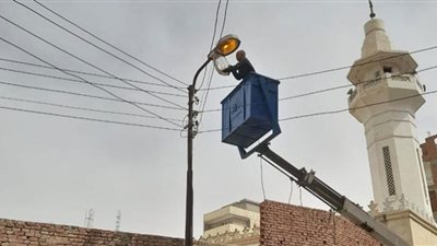 متابعة أعمال النظافة اليومية وصيانة أعمدة الإنارة العامة بحيِّ ثانِ الإسماعيلية