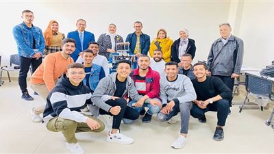 جامعة ٦ أكتوبر التكنولوجية تصنع أول ماكينة غزل ونسيج مُتنقلة