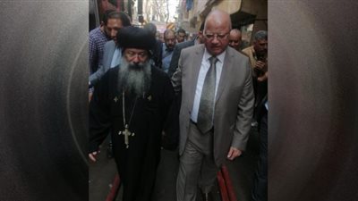 صور.. محافظ القاهرة يشرف على أعمال إطفاء حريق كنيسة الأنبا إبرام