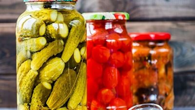 تناول المخللات تؤدي إلى الإصابة بالسكتة الدماغية وسرطان المعدة