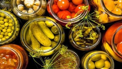 احذر الإفراط في تناول المخللات| من سرطان المعدة حتى الوفاة