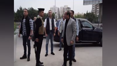 السيسي يتناول وجبة الإفطار في قسم شرطة مدينة نصر أول (شاهد)