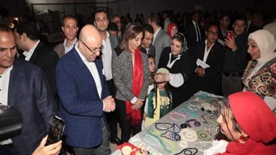 محافظ بني سويف ووزيرة الثقافة يشهدان فعاليات الأمسيات والعروض الفنية والثقافية بالممشى السياحي