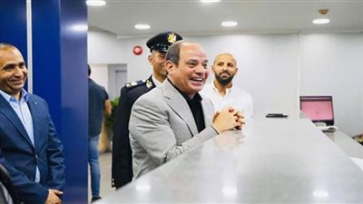 تفاصيل زيارة السيسي لقسم مدينة نصر.. من دون موكب أو ترتيب مسبق (فيديو)