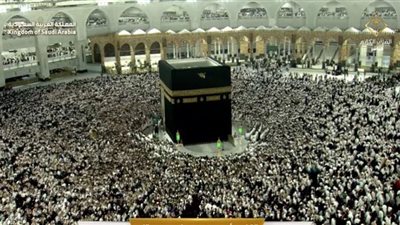 صلاة العشاء والتراويح من الحرم المكي.. بث مباشر