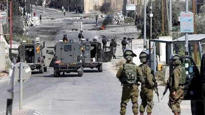 إصابة عشرات الفلسطينيين خلال اقتحام قوات الاحتلال بلدة في الخليل