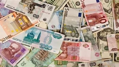أسعار العملات الأوروبية والآسيوية خلال التعاملات المسائية