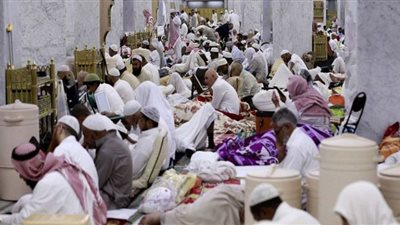 اكتمال التجهيزات لاستقبال المعتكفين بالمسجد الحرام خلال العشر الأواخر من رمضان