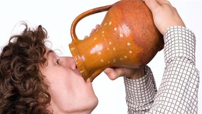 5 فوائد صحية لا تُصدق لشُرب الماء من إناء فخاري.. أهمها تقوية المناعة