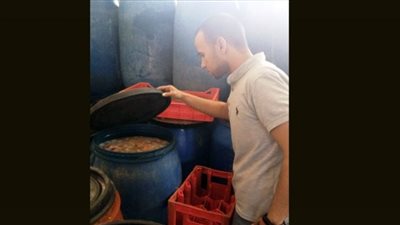 ضبط 26 طنَ منتجات مخلل فاسدة بأسوان