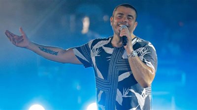 عمرو دياب| علاماته الغنائية في الخليج وقصة مشاركته في أقدم مهرجانات الكويت