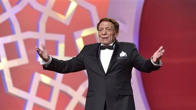 أشرف زكي يُفجر قصة ترشح عادل إمام لمنصب مهم (تفاصيل)