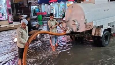 محافظ الشرقية يُتابع أعمال شفط وكسح مياه الأمطار من شوارع المحافظة