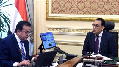 رئيس الوزراء يتابع مع وزير الصحة تنفيذ عدد من المشروعات