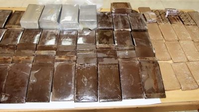 ضبط طن ونصف حشيش وبانجو في مداهمات على تجار المخدرات
