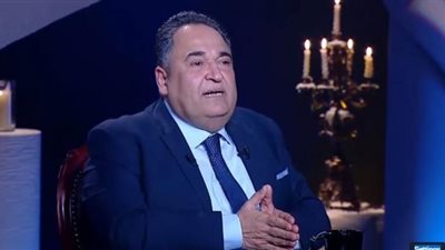 محمد علي خير يبرر بخله.. الظروف صعبة وبشحت السجائر