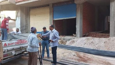 سكرتير عام بني سويف يوقف مخالفة بناء خلال جولة تفقدية