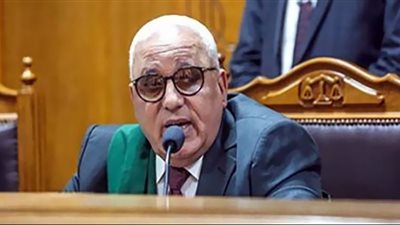 محاكمة 5 متهمين في قضية