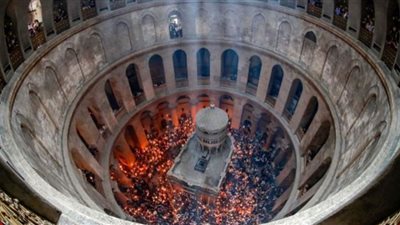 خروج النور المقدس من كنيسة القيامة.. تفاصيل عن ذكرى قيامة المسيح