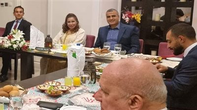 مأدبة إفطار للمصريين في دبي .. صور