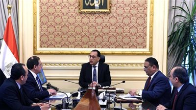 رئيس الحكومة يتابع مع وزير البترول عددًا من مشروعات الوزارة