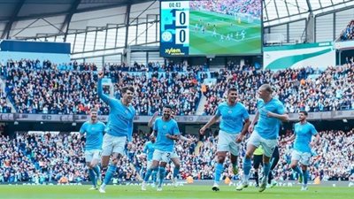 مانشستر سيتي يضرب ليستر بثلاثية في الشوط الأول