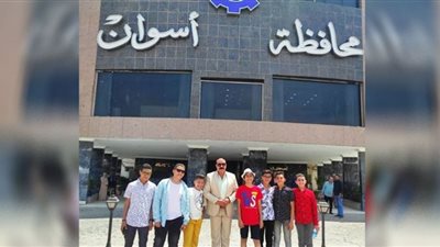 محافظ أسوان يُقدم التهنئة للأخوة الأقباط بمناسبة عيد القيامة المجيد