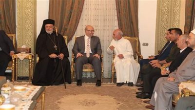 محافظ بنى سويف يزور عددًا من الكنائس لتهنئة أبناء الطوائف المسيحية