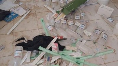 السودان يشهد أعمال سرقة ونهب للمستشفيات والمرافق العامة.. صور