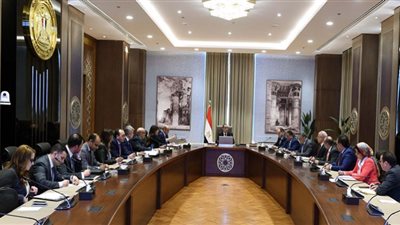 مدبولي يبحث سُبل النهوض بالمناطق الاستثمارية والصناعية