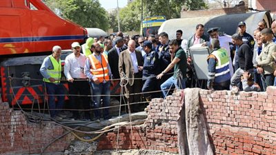 محافظ القاهرة يشرف على عمليات إنقاذ عمال بشركة خاصة تعرضوا للاختناق