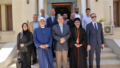 محافظ أسيوط يزور الكنيسة الكاثوليكية ومطرانية الأقباط الأرثوذوكس للتهنئة بعيد القيامة المجيد