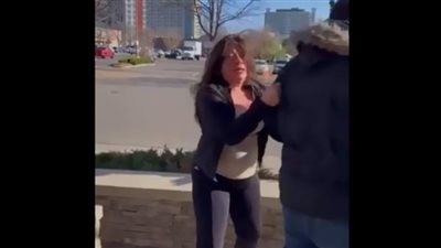 وصفتها بالزنجية فسحلتها وسحبت شعرها.. فيديو