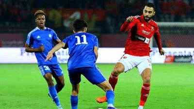 الدوري المصري..انطلاق صافرة أحداث مباراة الاهلى وسموحة