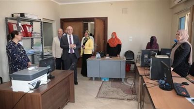 محافظ بنى سويف يهنئ العاملين بالديوان العام بقرب حلول عيد الفطر المبارك