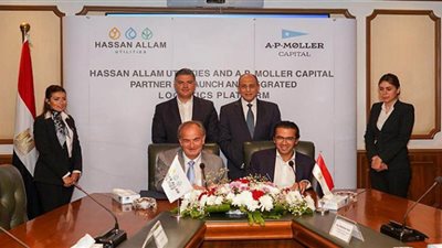 وزير الطيران يلتقي وفدًا من شركتي حسن علام للمرافق وA.P. Moller Capital