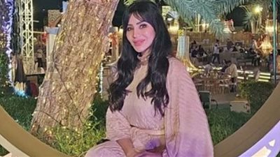 لجين عمران تتألق بالخرز الأزرق