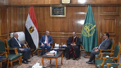 محافظ القليوبية يستقبل مطران شبرا الخيمة وأسقف شبين القناطر وراعي الكنيسة الإنجيلية