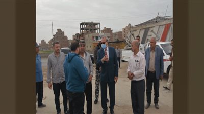 محافظ القليوبية يتابع إزالة جمالون مخالف على الطريق الزراعي