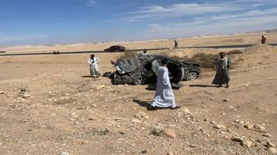 إصابة 5 أشخاص في انقلاب سيارة على الطريق قنا سوهاج