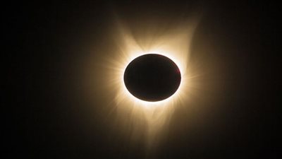 كسوف الشمس الهجين استغرق 5 ساعات ونصف الساعة ولم تره مصر