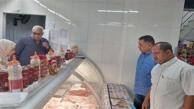 حملة تموينية على الأسواق والمحال التجارية لضبط محتكرى السلع بمدينة دشنا