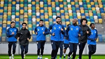اوسويرو يصحح أخطاء لاعبي الزمالك على هامش المران المسائي