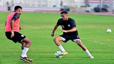 أوسويرو يُجري تقسيمة فنية للاعبو الزمالك في مران اليوم