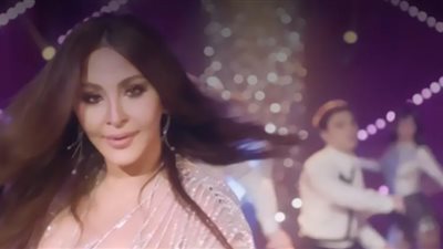 إليسا تتمايل على الـ beat..ايه الحكاية (فيديو)